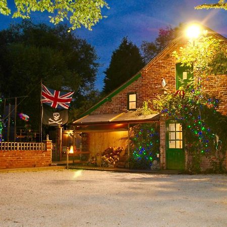فيلا Squirrel Barn Milwich المظهر الخارجي الصورة