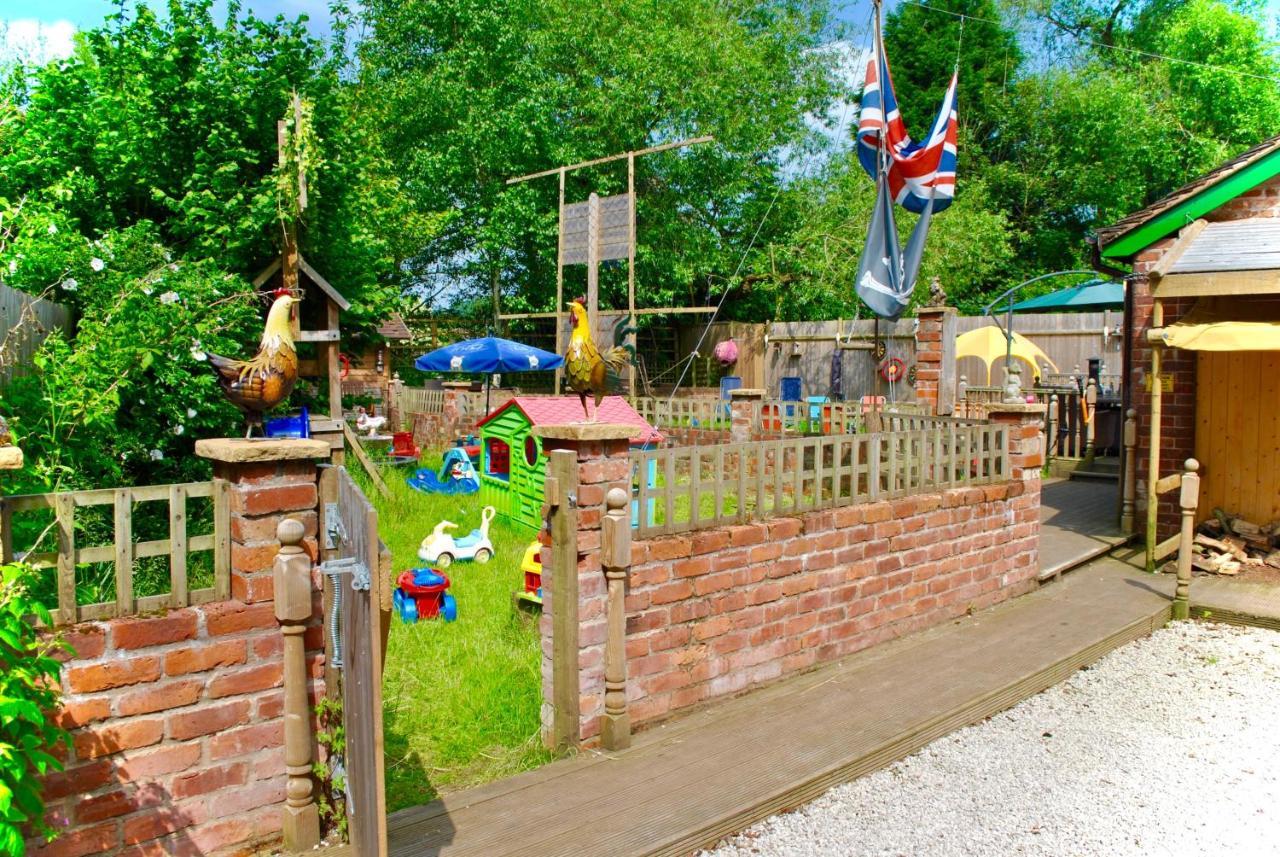 فيلا Squirrel Barn Milwich المظهر الخارجي الصورة