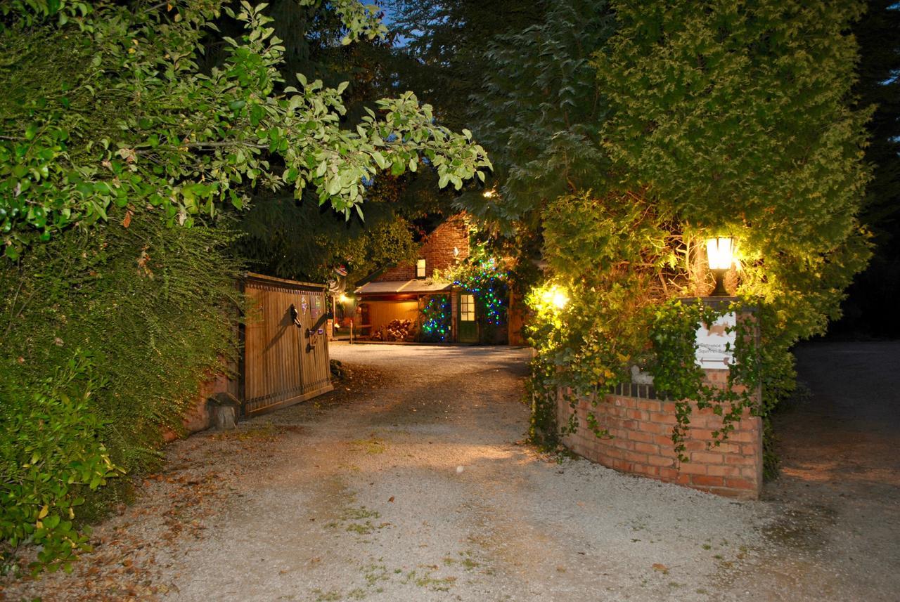 فيلا Squirrel Barn Milwich المظهر الخارجي الصورة